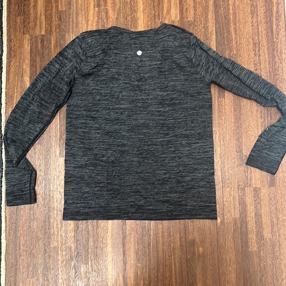 Swiftly Relaxed Long Sleeve size 6- Lululemon - Picture 4 of 4